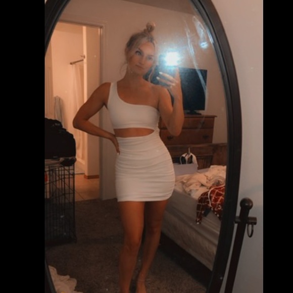 One Shoulder Ruched dress - Picture 2 of 2